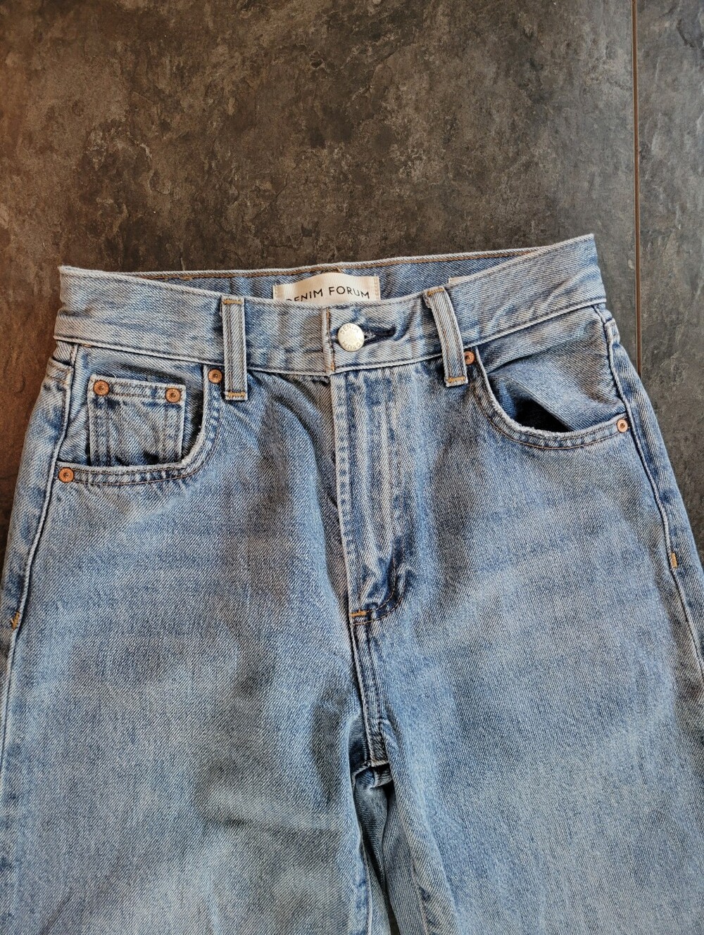 Aritzia Denim Forum - The Farrah High Rise Wide - Picture 4 of 9